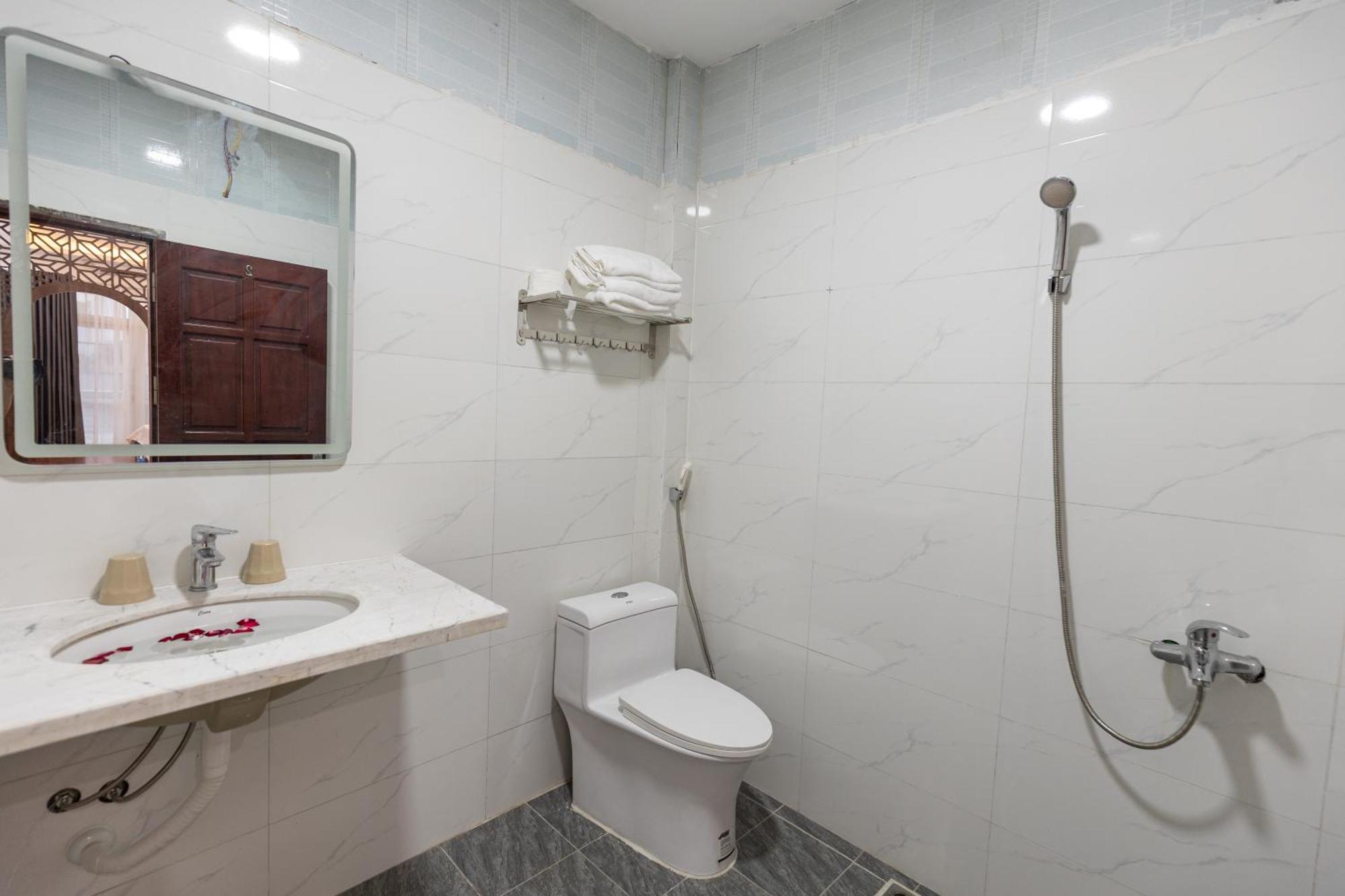 Hoang Gia Hotel Dong Anh Exterior foto